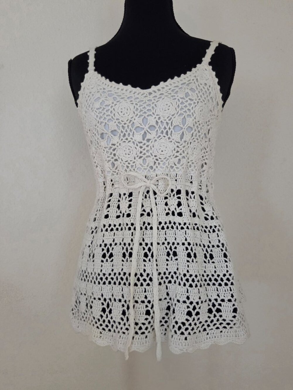 Vintage Hand Crochet Rose Pattern Open Work Top Lined Only in the Front